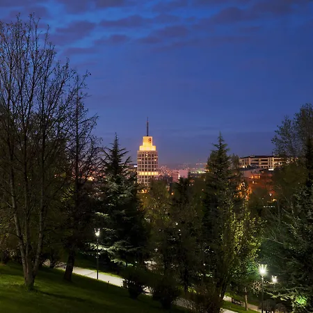 Sheraton & Convention Center Отель