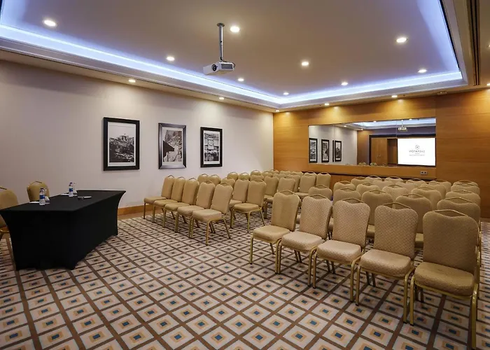 Sheraton & Convention Center Отель