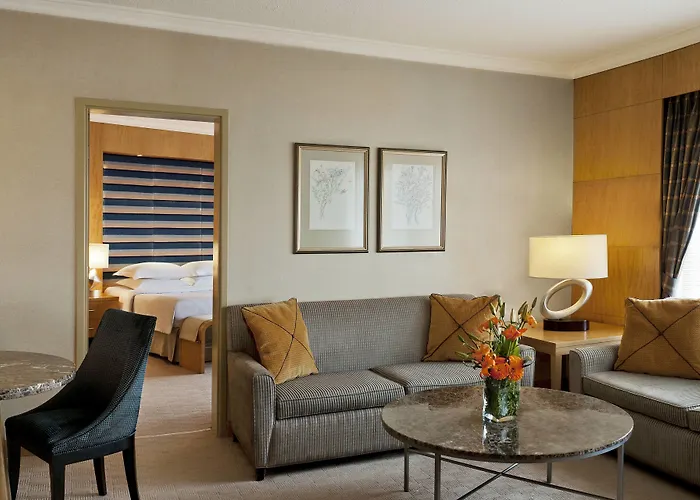 Sheraton & Convention Center Отель 5*