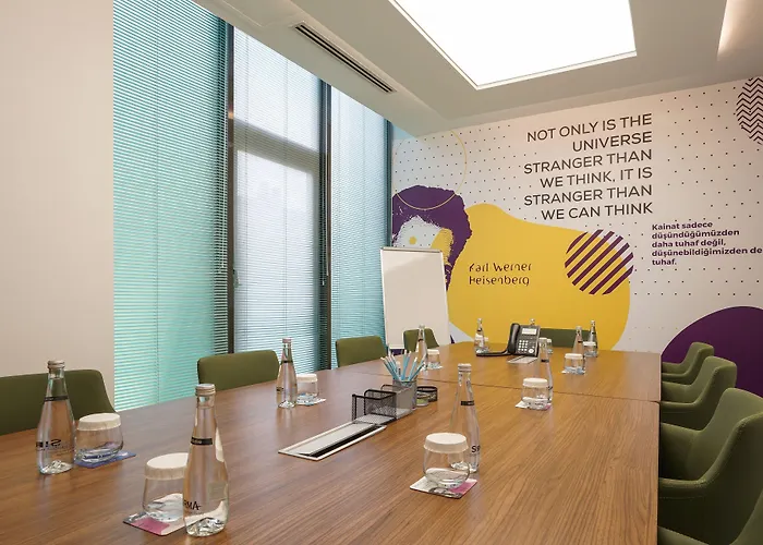 Отель Sheraton & Convention Center 5*