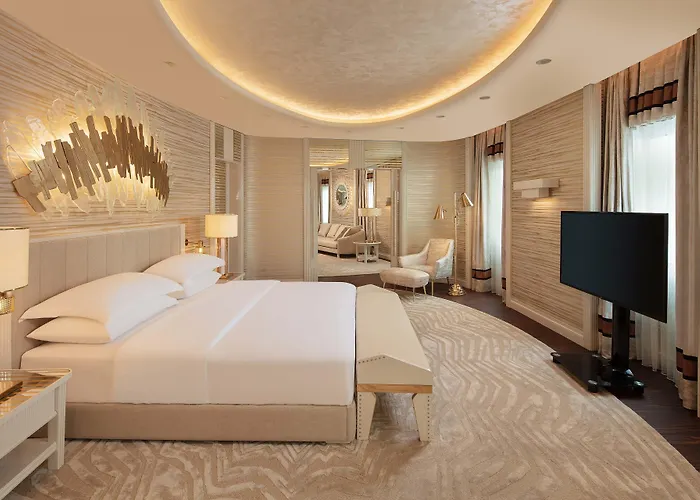 Отель Sheraton & Convention Center 5*