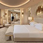 Отель Sheraton & Convention Center 5*
