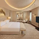 Отель Sheraton & Convention Center 5*