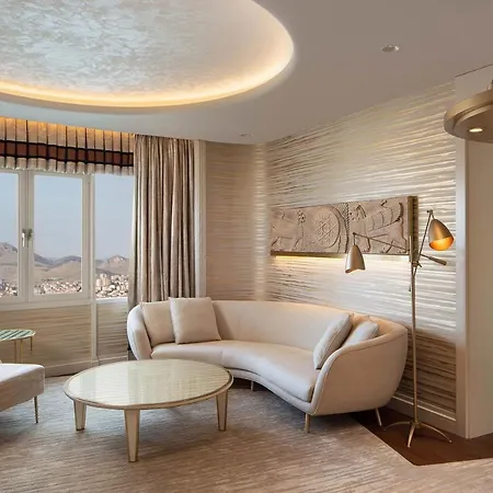 ومركز مؤتمرات شيراتون فندق 5*