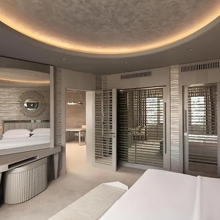 Sheraton & Convention Center Hotel 5*