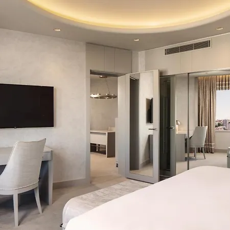Sheraton & Convention Center 5*