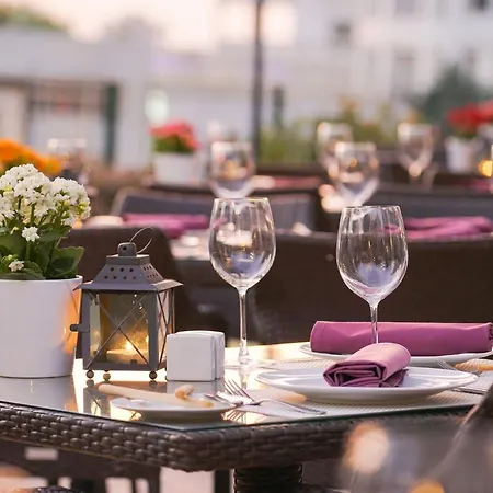 ومركز مؤتمرات شيراتون 5*