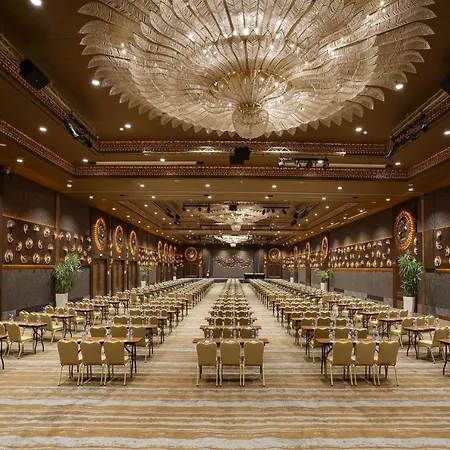 Sheraton & Convention Center Ξενοδοχείο 5*