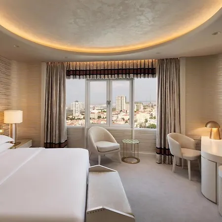 Ξενοδοχείο Sheraton & Convention Center 5*
