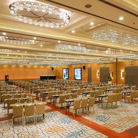 ホテル シェラトン ＆ コンベンション センター 5*