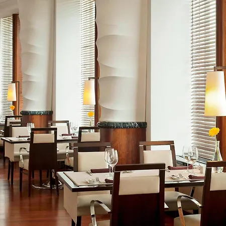 Отель Sheraton & Convention Center 5*