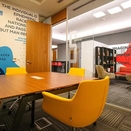 Sheraton & Convention Center 5*