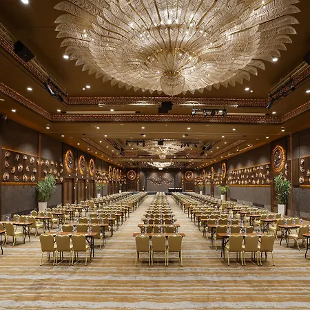 Sheraton & Convention Center 5*