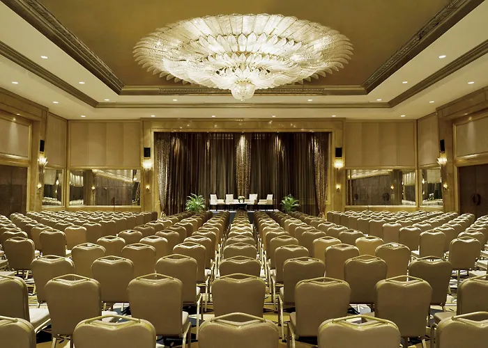 Hotel Sheraton & Convention Center 5*