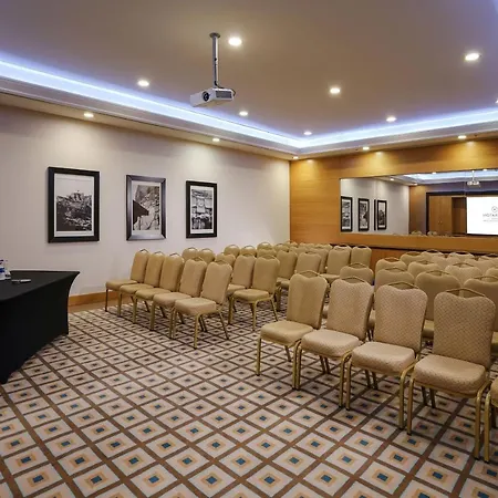 Sheraton & Convention Center Szálloda