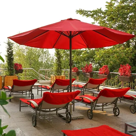 Sheraton & Convention Center 5*